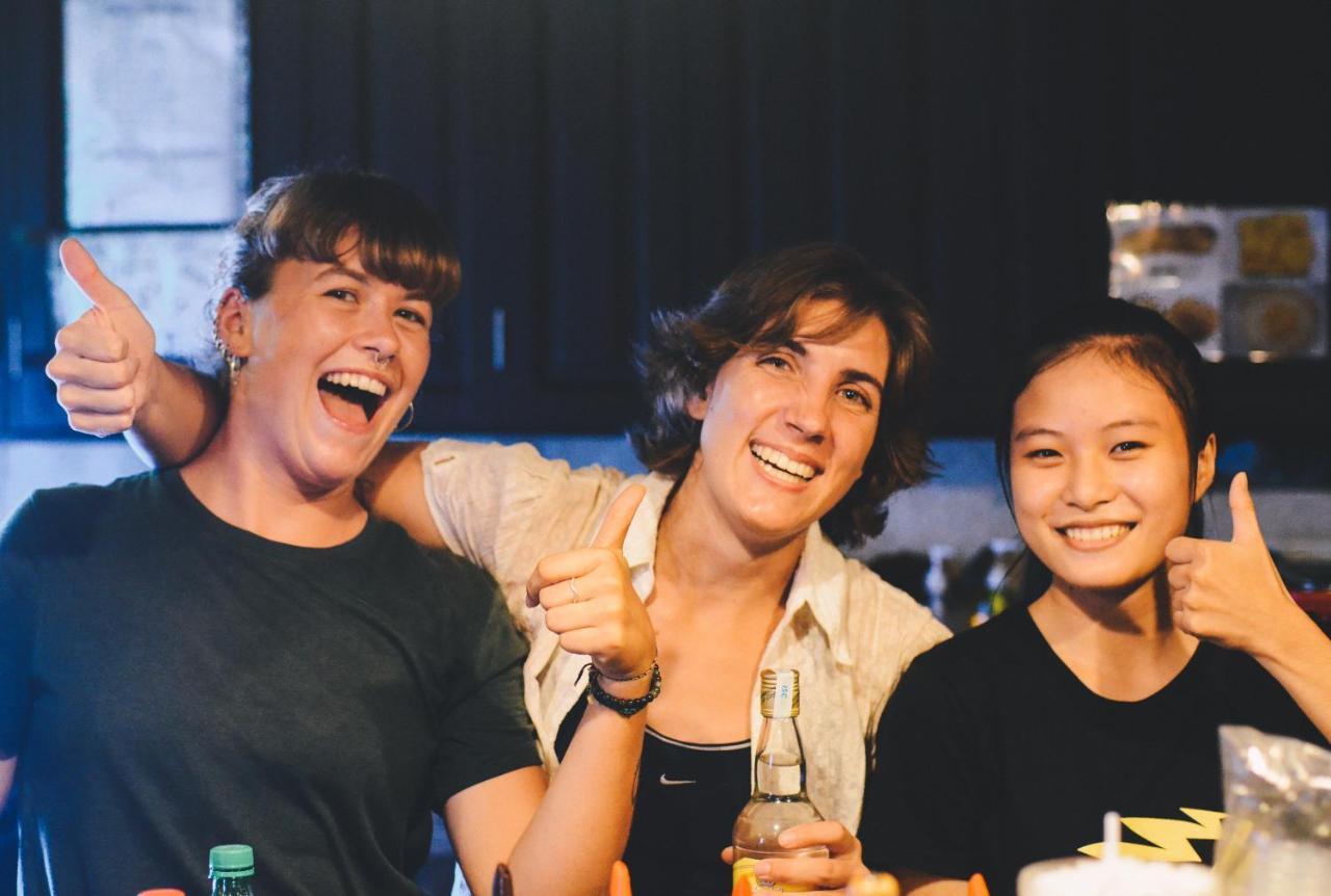 Tribee Kinh Hostel & Bar Hoi An Bagian luar foto
